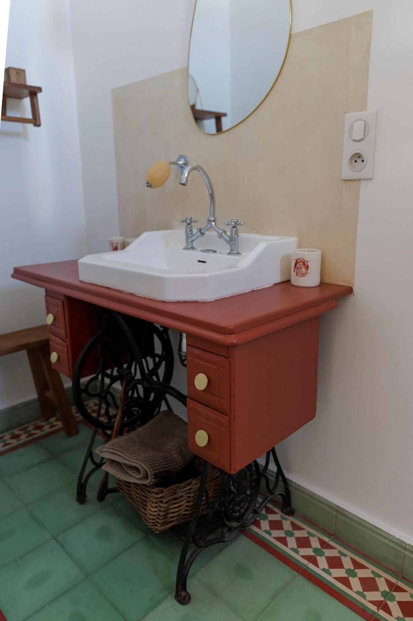 Chambres D'Hotes L'Oreliane En Provence Only Adult Chateauneuf-de-Gadagne Luaran gambar